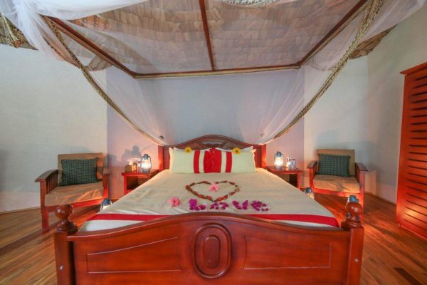 Honeymoon suite bedtime - Mahogany Springs Safari Lodge